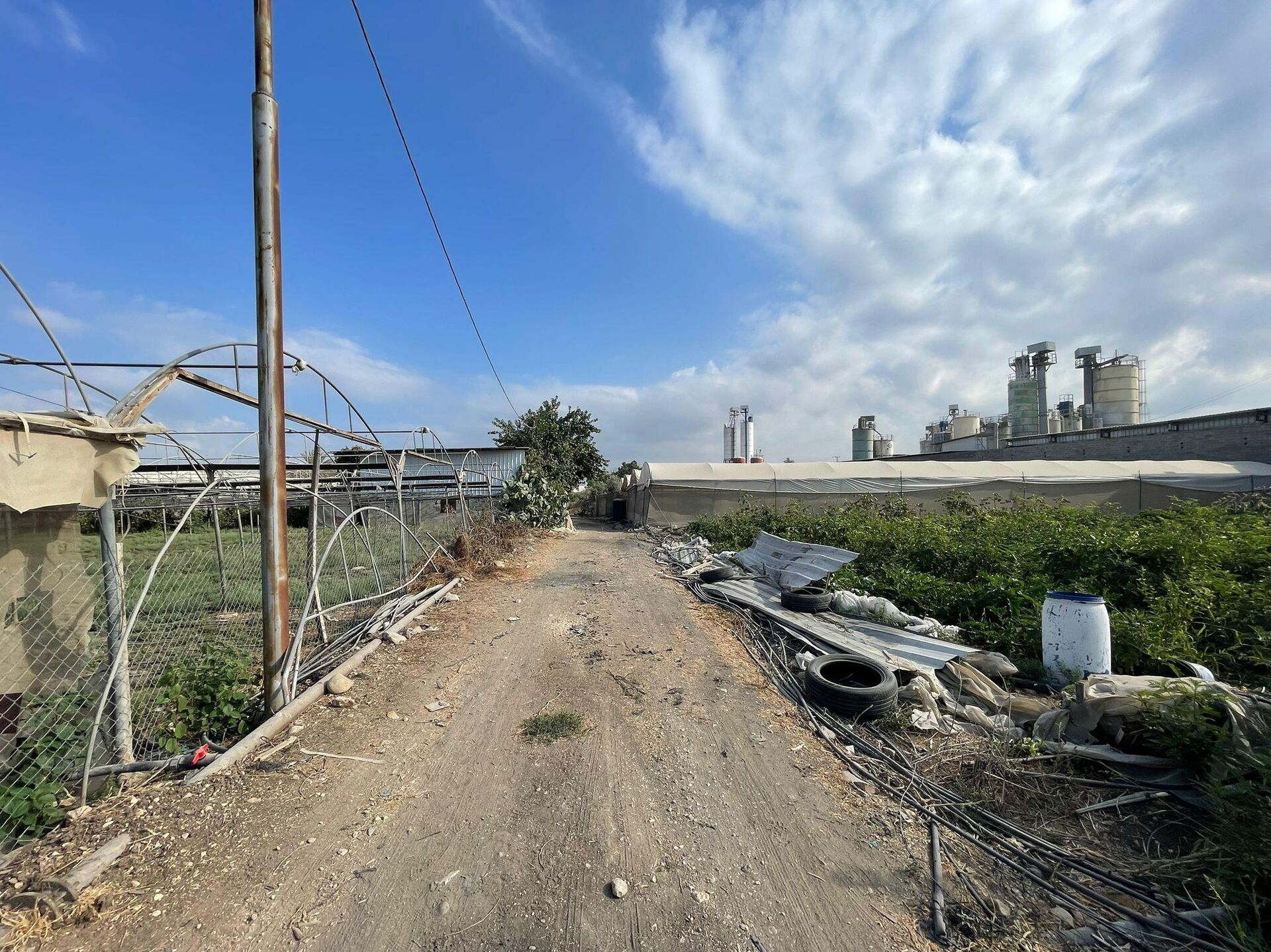 عائلة فلسطينية تكافح للحفاظ على أرضها شمالي الضفة الغربية بمواجهة قرار الهدم الإسرائيلي  - سبوتنيك عربي, 1920, 18.09.2025