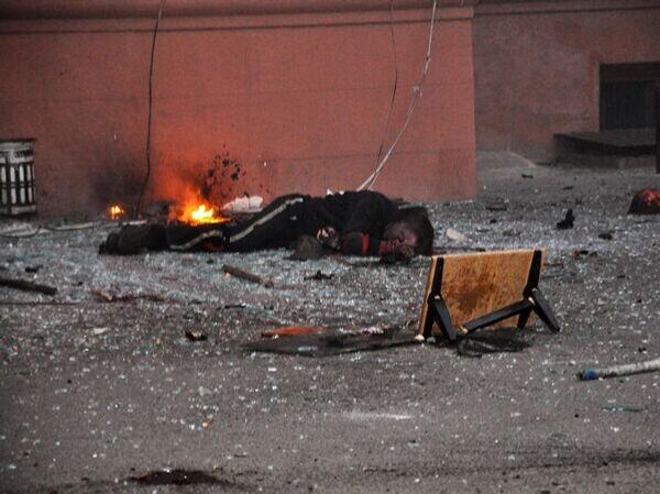 جثة شخص قُتل في حريق اندلع في مبنى نقابة العمال في أوديسا. جثة شخص قُتل في حريق اندلع في مبنى نقابة العمال في أوديسا. - سبوتنيك عربي