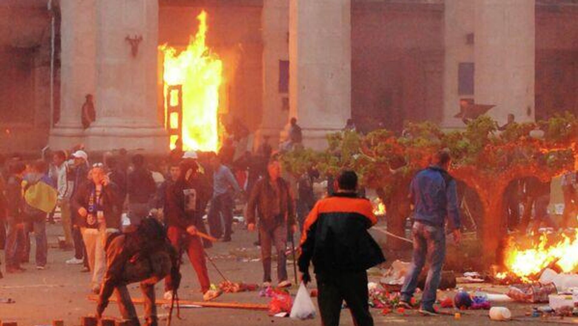 حريق في مبنى النقابات العمالية في أوديسا (المدخل المركزي مشتعل) حريق في مبنى النقابات العمالية في أوديسا (المدخل المركزي مشتعل) - سبوتنيك عربي, 1920, 21.02.2026