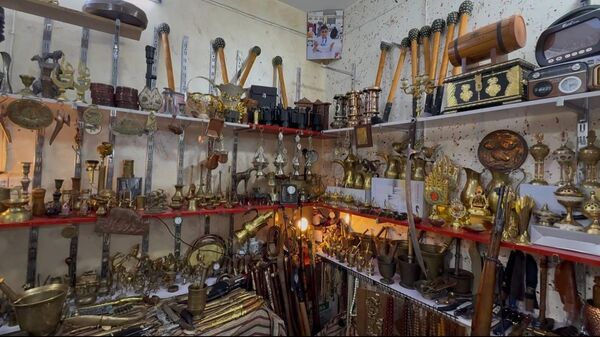 تاجر عراقي يحول شغفه بالتراث إلى رسالة تحفظ ذاكرة الأجداد - سبوتنيك عربي