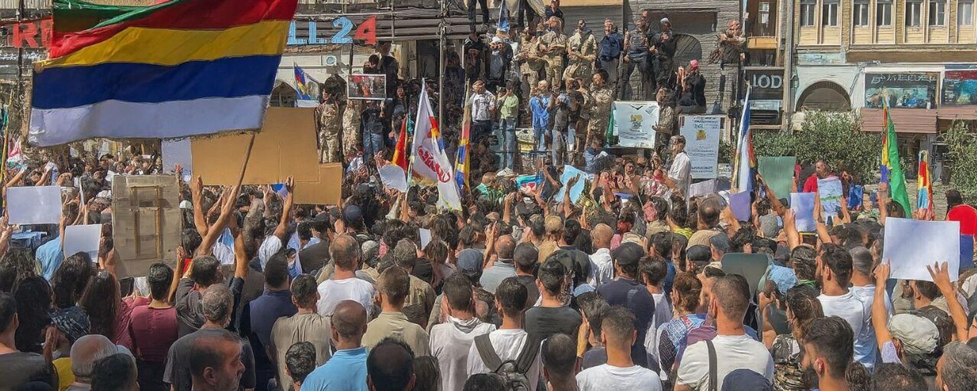أهالي السويداء يخرجون بمظاهرة رفضا لإعلان خارطة الطريق التي أعلن عنها وزير الخارجية السوري، أسعد الشيباني. - سبوتنيك عربي, 1920, 05.10.2025