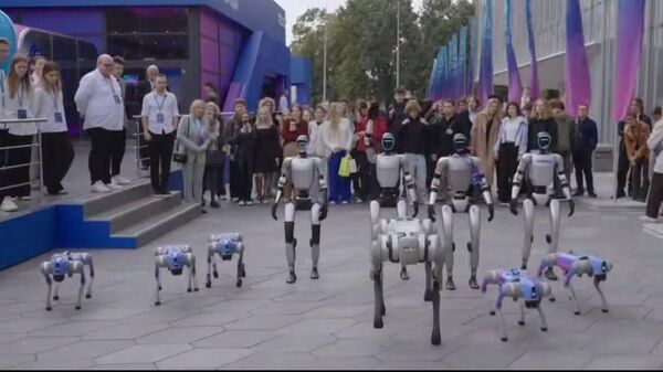 عرض للروبوتات في قلب موسكو ضمن منتدى بريكس - سبوتنيك عربي