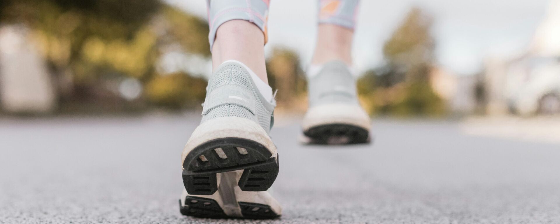 المشي على الأرصفة المولدة للطاقة - سبوتنيك عربي, 1920, 20.09.2025