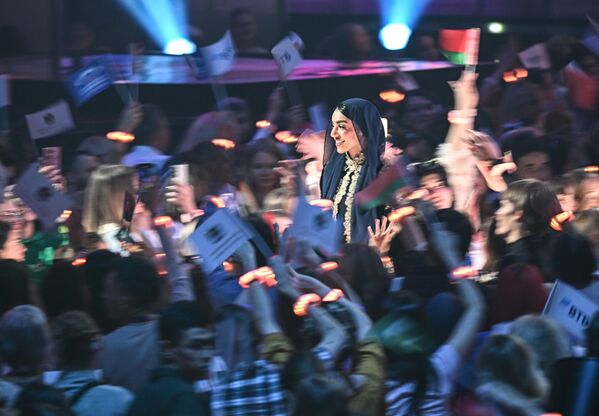 زينة عماد (المملكة العربية السعودية)، تقدم عرضا موسيقيا في مسابقة &quot;إنترفيجن&quot; الدولية للموسيقى في موسكو - سبوتنيك عربي