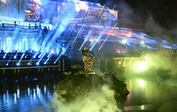 مهرجان نافورة الخريف في بيترهوف. - سبوتنيك عربي