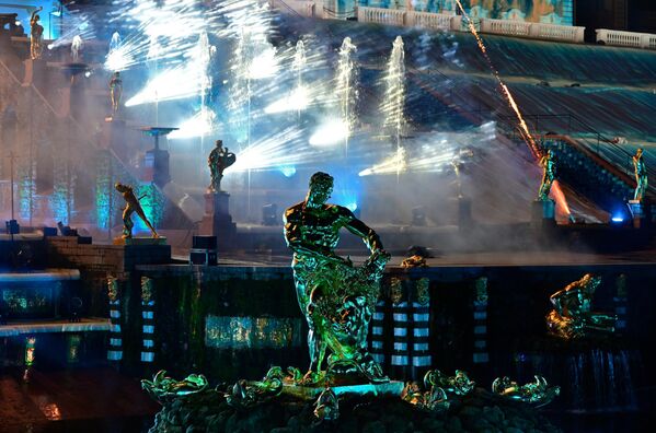 أجواء الاحتفالات في حديقة متحف بيترهوف. - سبوتنيك عربي