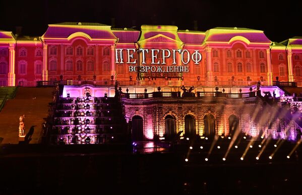 أضواء ليلية تزين متحف بيترهوف. - سبوتنيك عربي