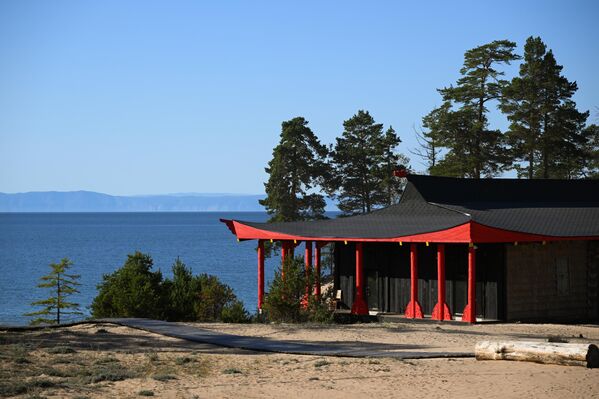 مركز "مولودوست بايكال" الترفيهي بالقرب من قرية توركا على ضفاف بحيرة "بايكال" في جمهورية بورياتيا الروسية - سبوتنيك عربي