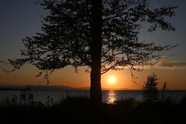 بحيرة "بايكال" عند الغروب - سبوتنيك عربي