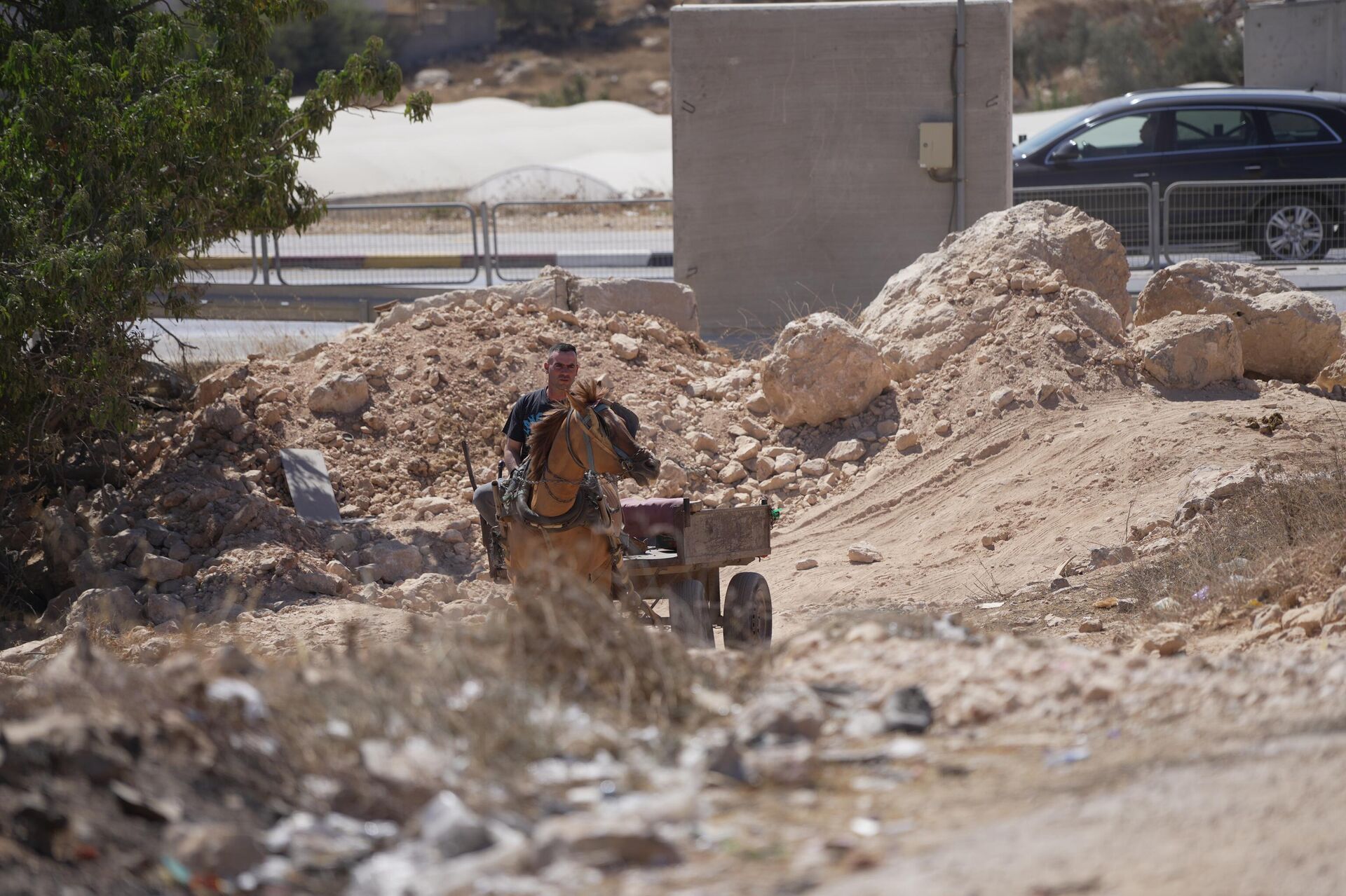البوابات الحديدية المنتشرة في الضفة الغربية تفرض واقعا جديدا على حياة الفلسطينيين   - سبوتنيك عربي, 1920, 24.09.2025
