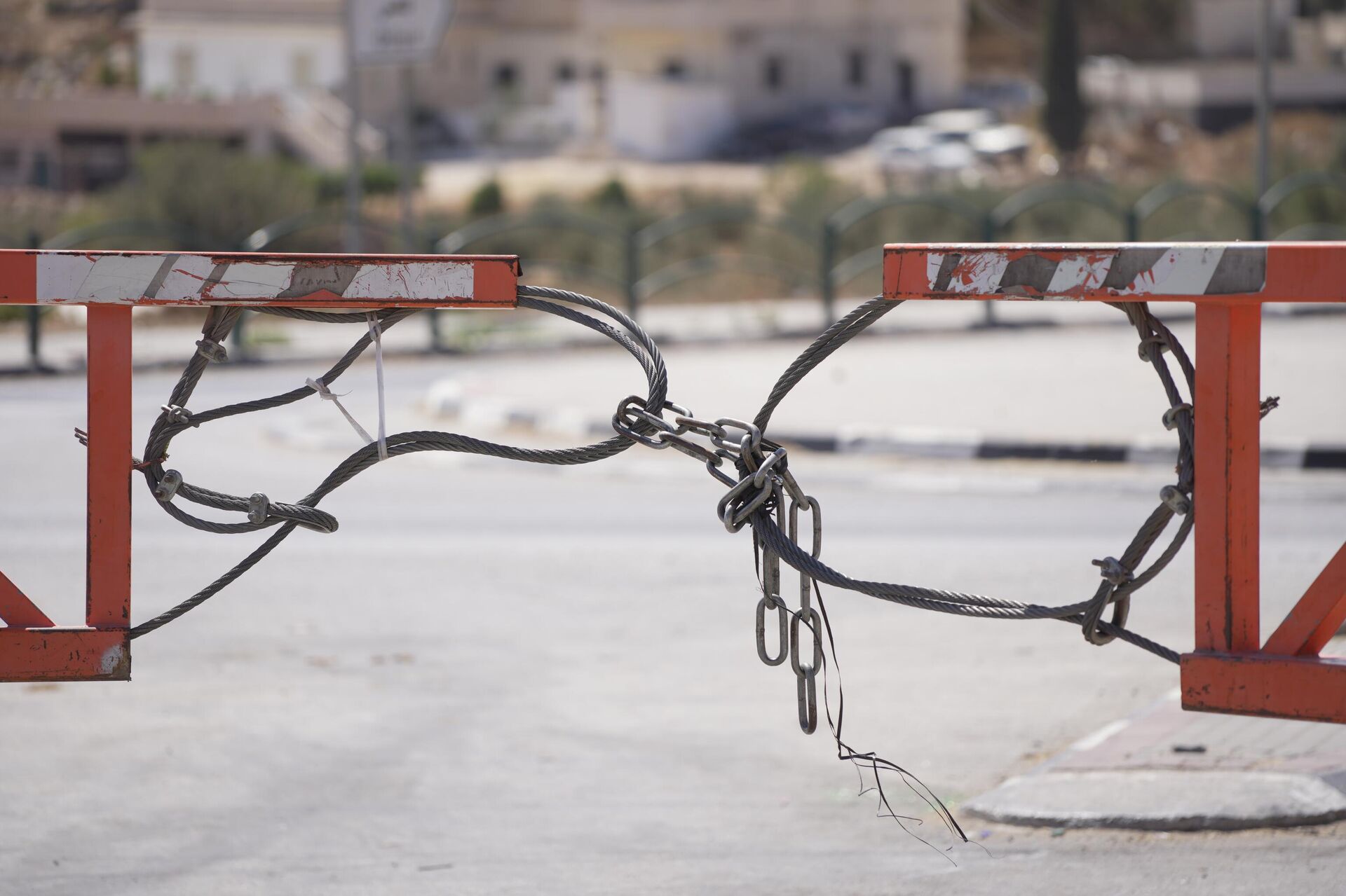 البوابات الحديدية المنتشرة في الضفة الغربية تفرض واقعا جديدا على حياة الفلسطينيين   - سبوتنيك عربي, 1920, 24.09.2025