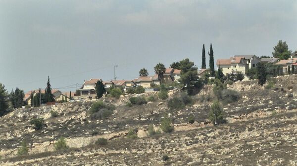 البوابات الحديدية المنتشرة في الضفة الغربية تفرض واقعا جديدا على حياة الفلسطينيين   - سبوتنيك عربي