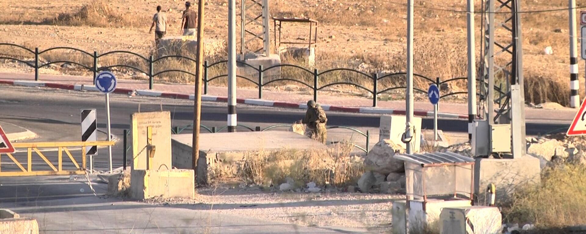 البوابات الحديدية المنتشرة في الضفة الغربية تفرض واقعا جديدا على حياة الفلسطينيين   - سبوتنيك عربي, 1920, 25.09.2025