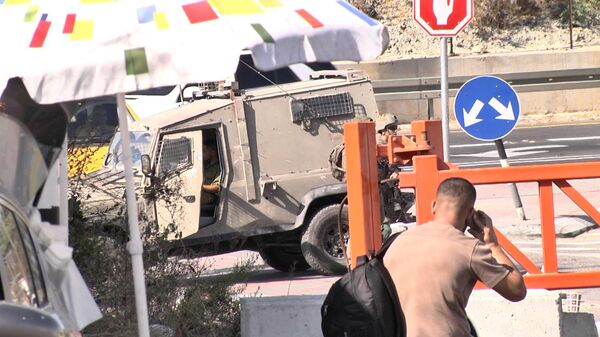 البوابات الحديدية المنتشرة في الضفة الغربية تفرض واقعا جديدا على حياة الفلسطينيين   - سبوتنيك عربي