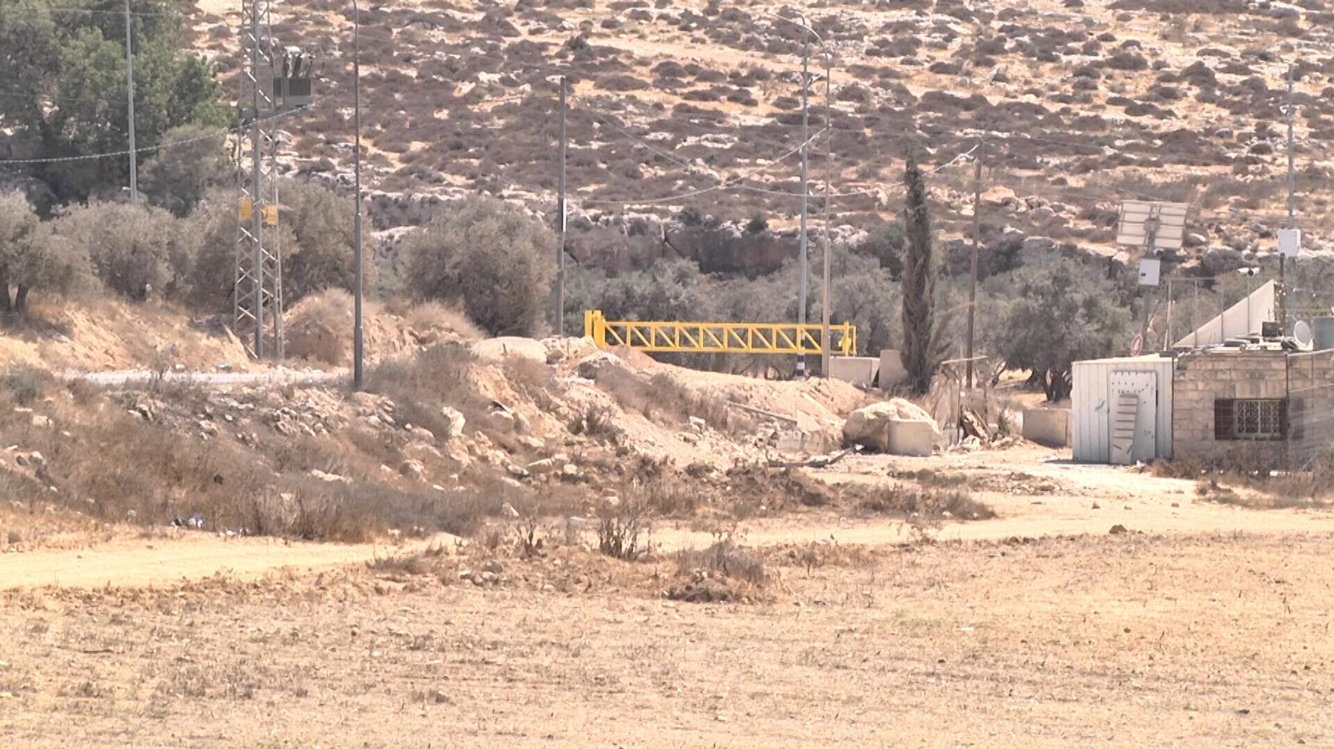 البوابات الحديدية المنتشرة في الضفة الغربية تفرض واقعا جديدا على حياة الفلسطينيين   - سبوتنيك عربي, 1920, 24.09.2025