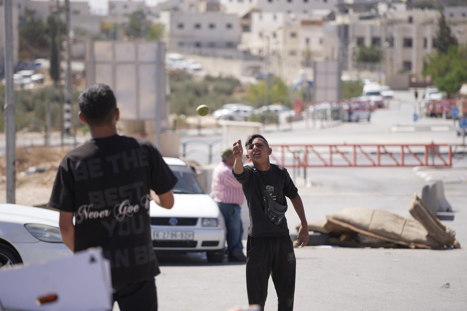 البوابات الحديدية المنتشرة في الضفة الغربية تفرض واقعا جديدا على حياة الفلسطينيين   - سبوتنيك عربي, 1920, 24.09.2025