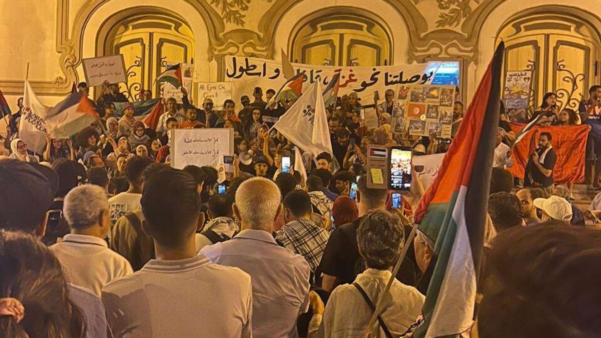 تونس.. وقفة احتجاجية للتنديد باستهداف أسطول الصمود العالمي.. صور