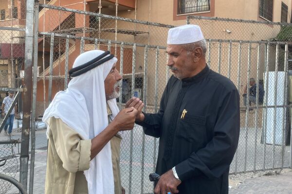 متطوعون يكافحون لتوزيع الطعام على النازحين في قطاع غزة في ظل استمرار المجاعة   - سبوتنيك عربي