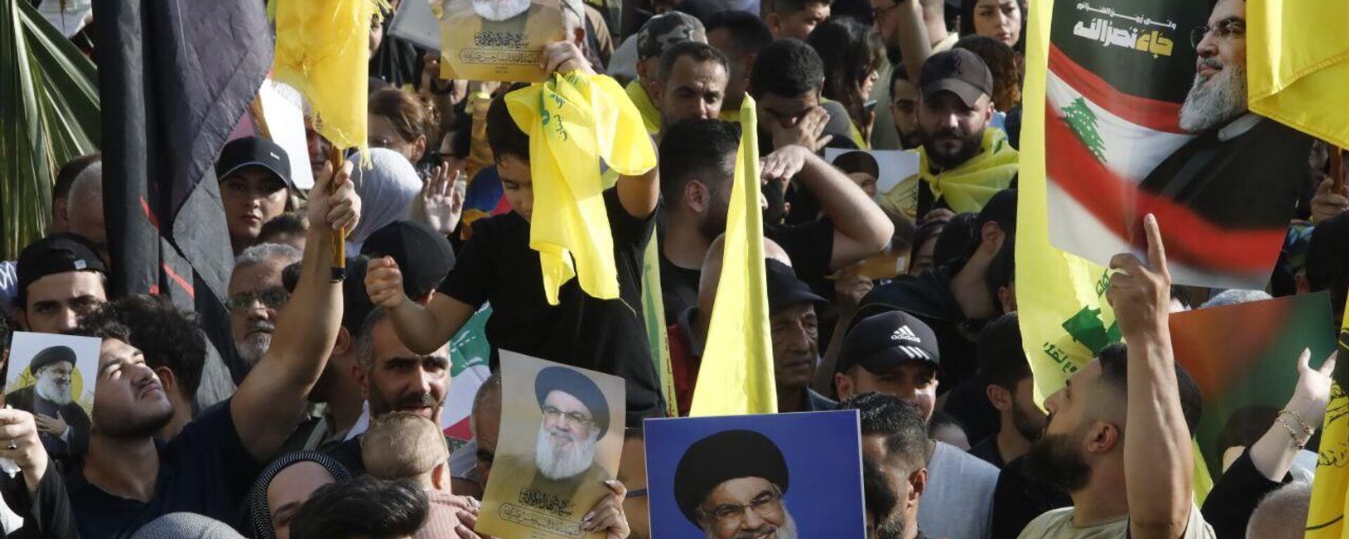 الآلاف من مناصري حزب الله يضيئون صخرة الروشة في بيروت بصور نصر الله وصفي الدين، 25 سبتمبر/ أيلول 2025 - سبوتنيك عربي, 1920, 27.09.2025