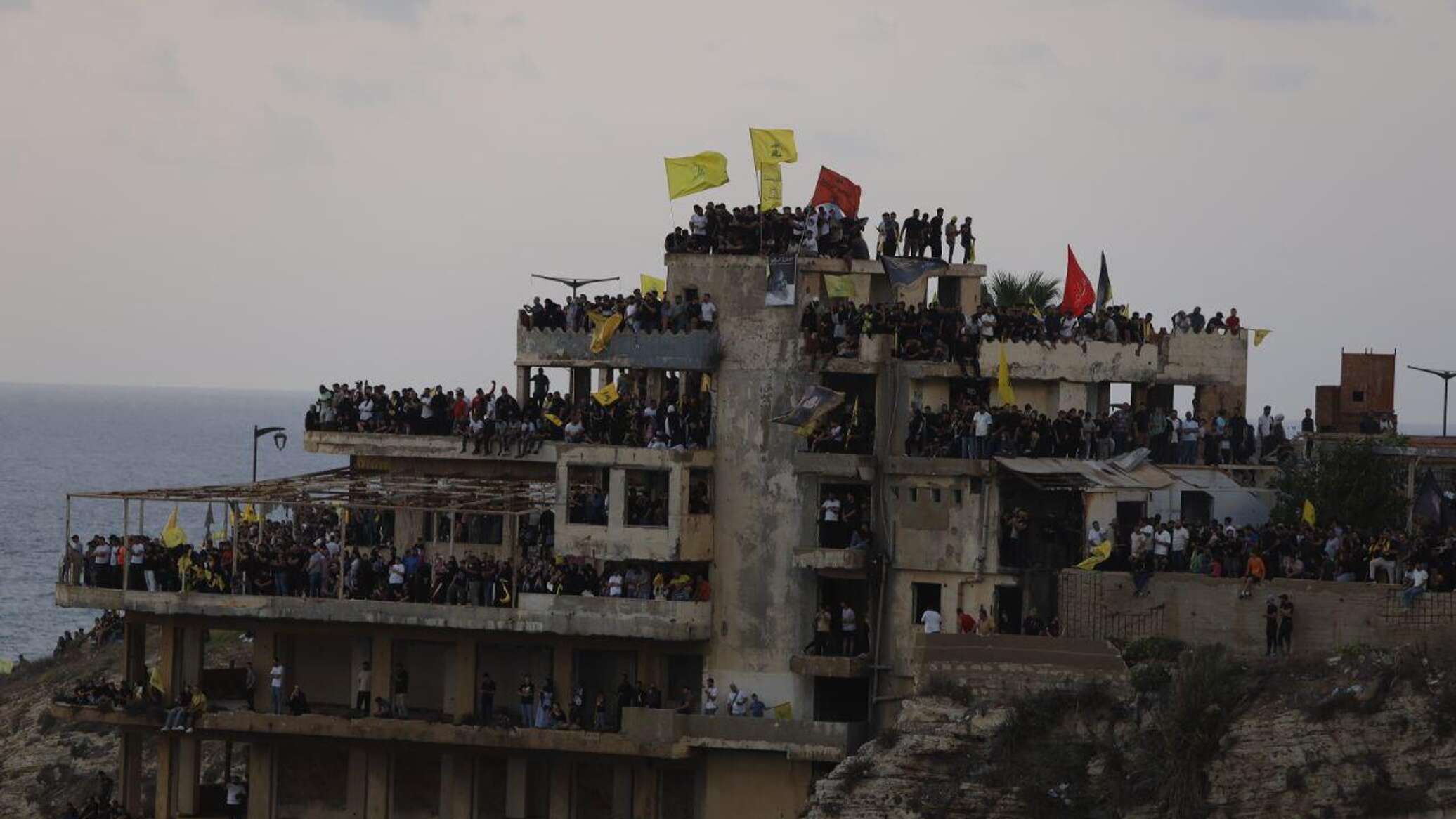 مسؤول رفيع في حزب الله لـ"سبوتنيك": التفاوض المباشر يقود إلى الاستسلام ويعد انقلابا على اتفاق الطائف