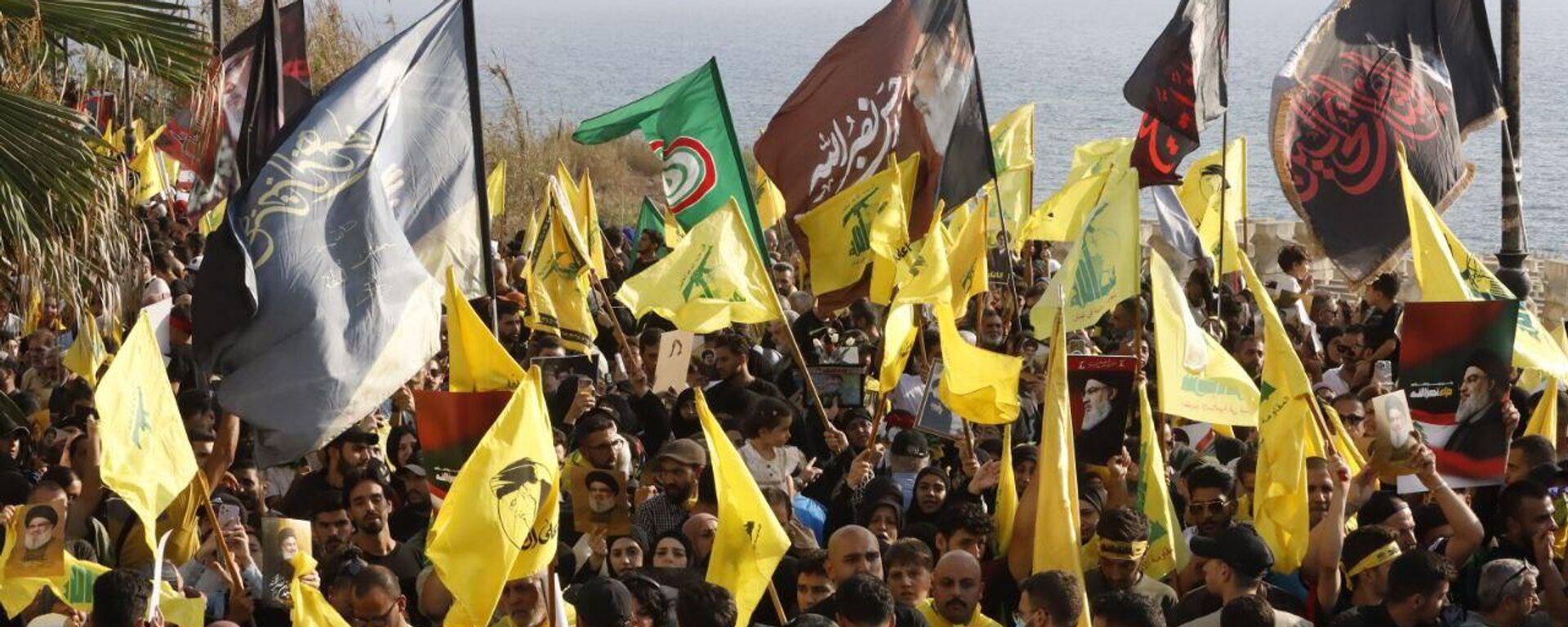 الآلاف من مناصري حزب الله يضيئون صخرة الروشة في بيروت بصور نصر الله وصفي الدين، 25 سبتمبر/ أيلول 2025 - سبوتنيك عربي, 1920, 23.11.2025