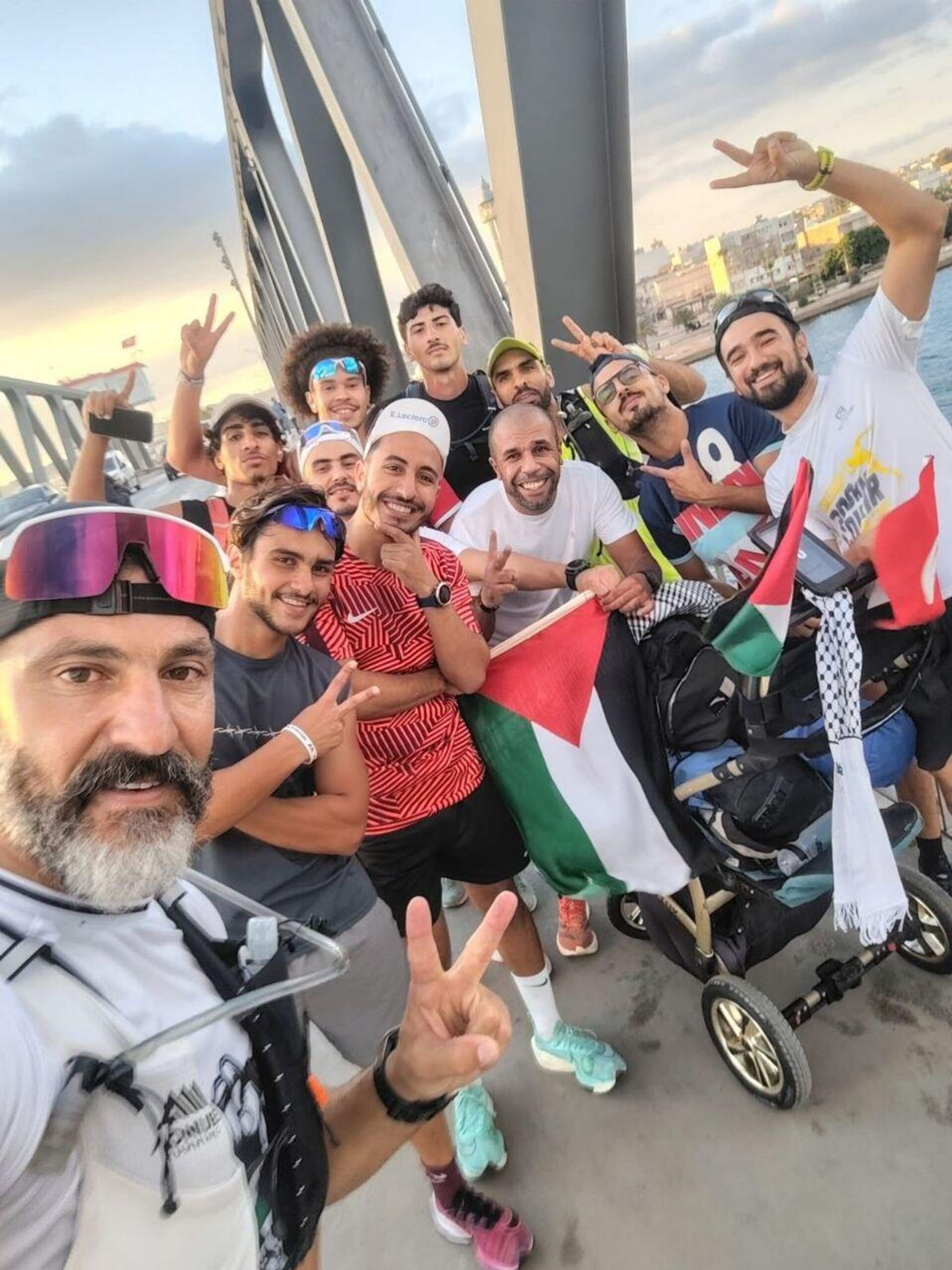 العداء التونسي السابق، محمد البراطلي، يحوّل خطواته إلى صرخة تضامن مع أطفال غزة - سبوتنيك عربي, 1920, 25.09.2025