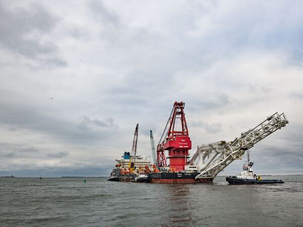 سفينة مد الأنابيب فورتونا تغادر ميناء ويسمار - سبوتنيك عربي