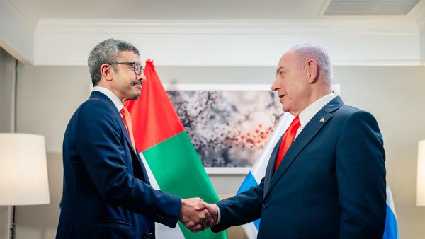الشيخ عبد الله بن زايد آل نهيان، نائب رئيس مجلس الوزراء وزير خارجية الإمارات يلتقي مع بنيامين نتنياهو، رئيس الوزراء الإسرائيلي - سبوتنيك عربي