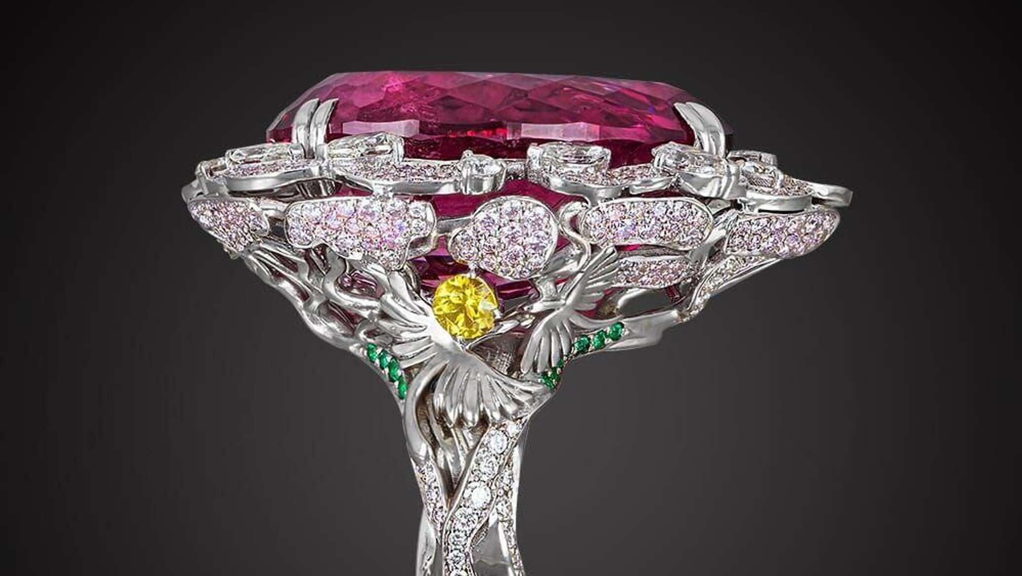 روسيا تستعرض أغلى خاتم من الألماس النادر في معرض "الشرق الأوسط" للمجوهرات بالإمارات