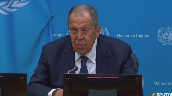 وزير الخارجية الروسي سيرغي لافروف خلال مؤتمر صحفي في الأمم المتحدة - سبوتنيك عربي
