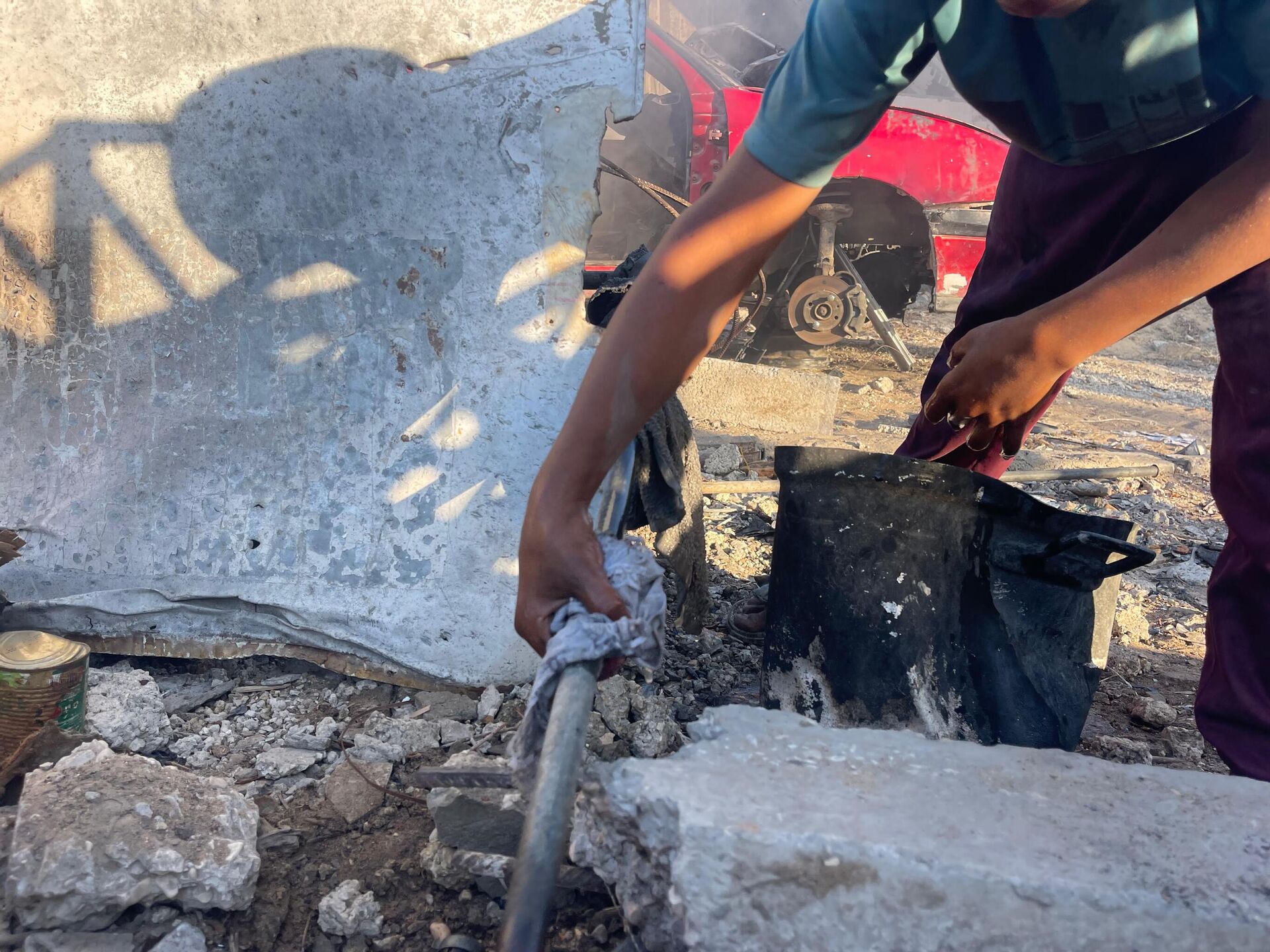 طفل فلسطيني يبتكر آلة لصنع الوقود البديل لإعالة أسرته في غزة    - سبوتنيك عربي, 1920, 29.09.2025