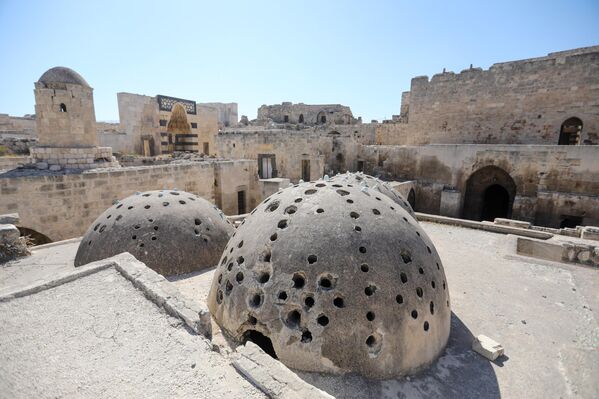 صورة تظهر قببا أثرية موجدودة داخل قلعة حلب. - سبوتنيك عربي