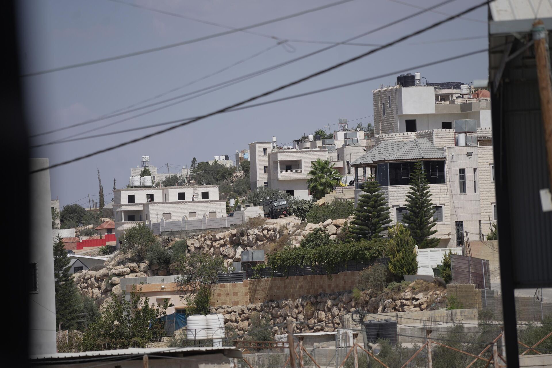 الجيش الإسرائيلي يلاحق العلم الفلسطيني لاقتلاعه من أرضه الجيش الإسرائيلي يلاحق العلم الفلسطيني لاقتلاعه من أرضه - سبوتنيك عربي, 1920, 30.09.2025