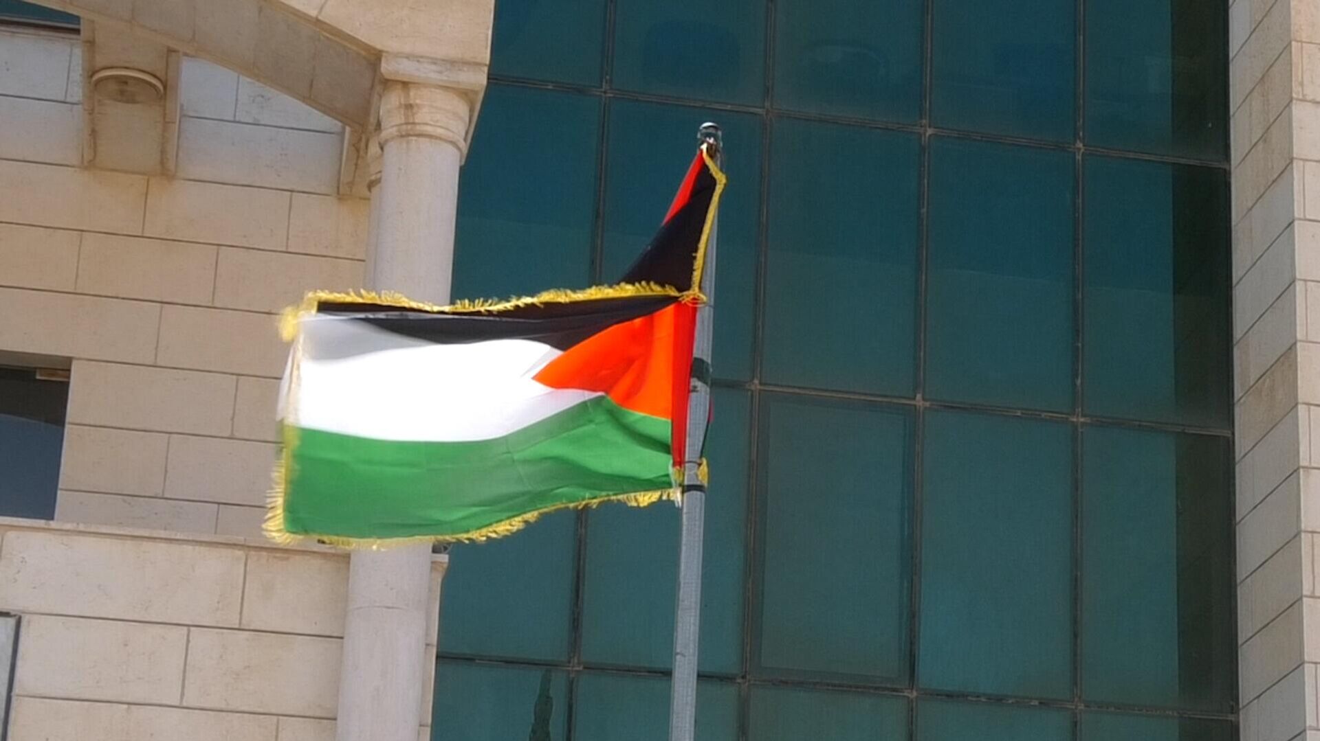 الجيش الإسرائيلي يلاحق العلم الفلسطيني لاقتلاعه من أرضه الجيش الإسرائيلي يلاحق العلم الفلسطيني لاقتلاعه من أرضه - سبوتنيك عربي, 1920, 30.09.2025