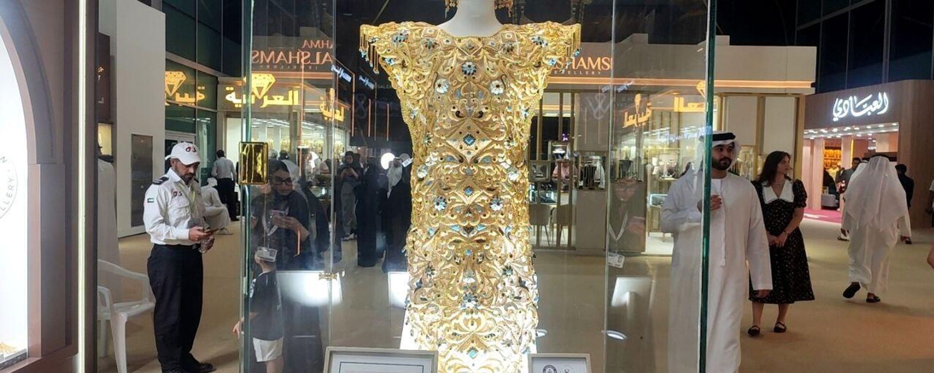 الإمارات تدخل موسوعة غينيس بأغلى فستان ذهبي في العالم - سبوتنيك عربي, 1920, 01.10.2025