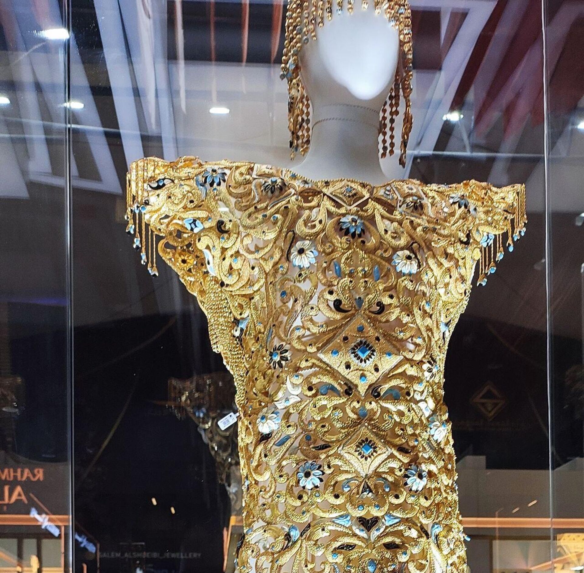 الإمارات تدخل موسوعة غينيس بأغلى فستان ذهبي في العالم - سبوتنيك عربي, 1920, 01.10.2025