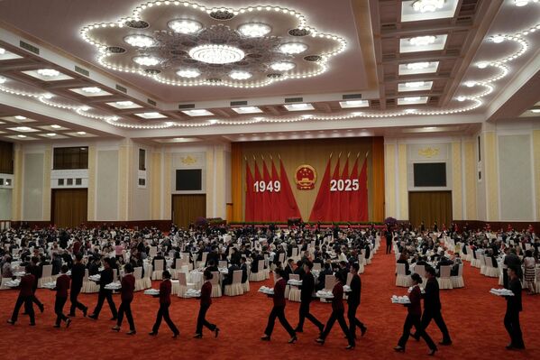 صورة لقاعة الشعب الكبرى، عشية الذكرى السادسة والسبعين لتأسيس جمهورية الصين الشعبية. - سبوتنيك عربي