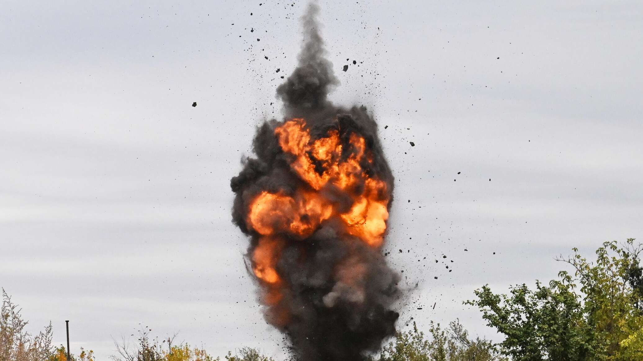 صور لعمليات إزالة الألغام من الأراضي المحررة في دونيتسك