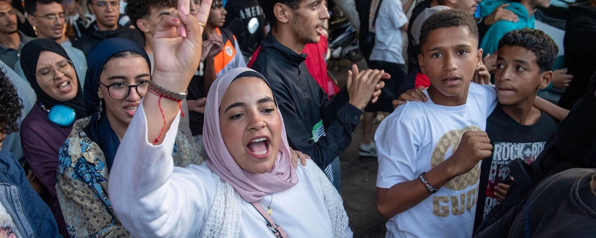 شباب يشاركون في احتجاج يطالب بإصلاحات الرعاية الصحية والتعليم، في الرباط، 28 سبتمبر/ أيلول 2025 - سبوتنيك عربي, 1920, 03.10.2025