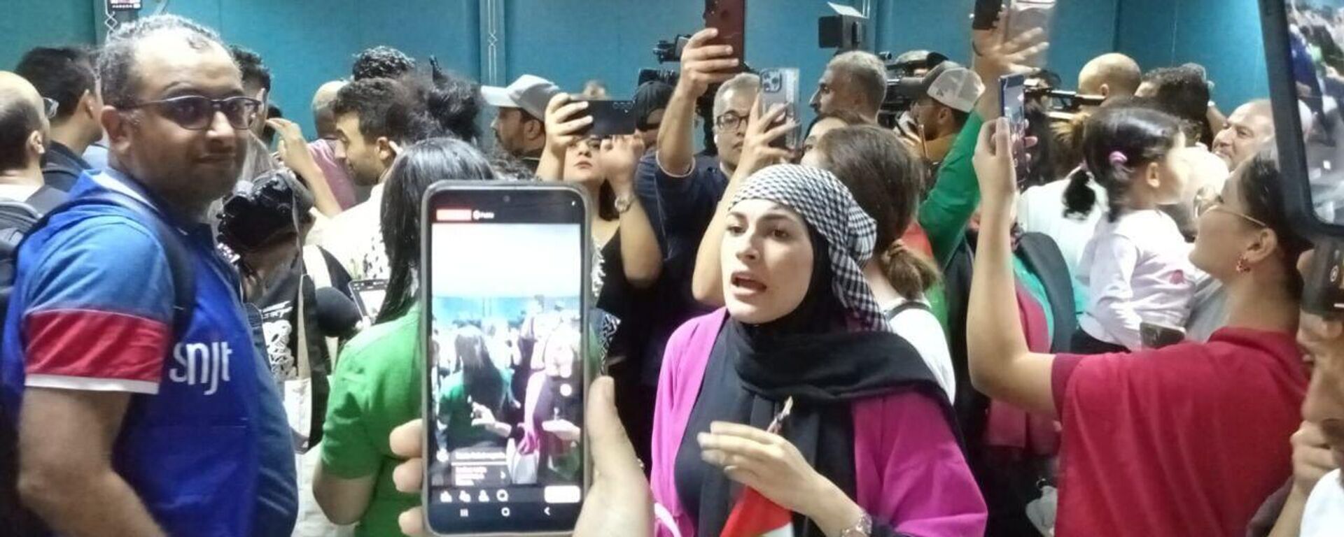 وصول الدفعة الأولى من التونسيين المحررين من ضمن نشطاء أسطول الصمود إلى تونس - سبوتنيك عربي, 1920, 05.10.2025