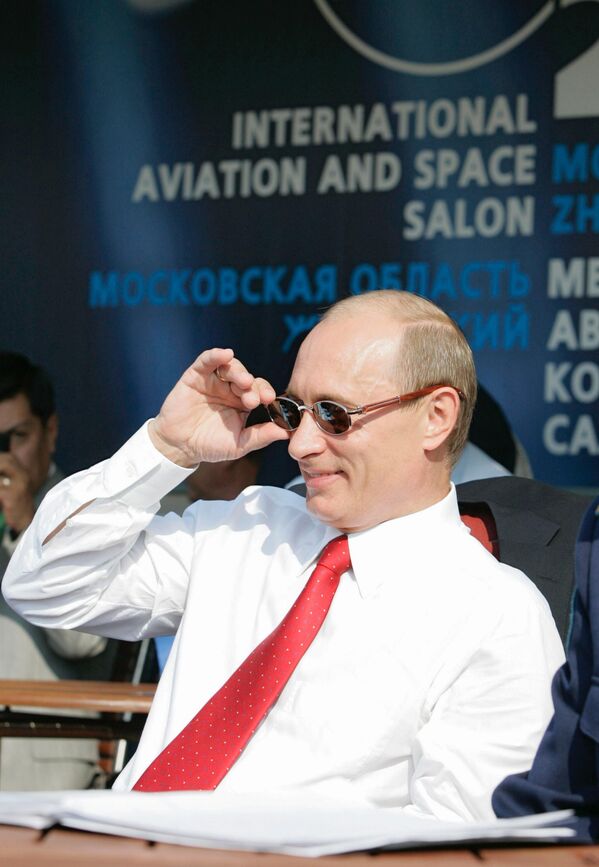 الرئيس الروسي فلاديمير بوتين، في افتتاح معرض الطيران والفضاء الدولي الثامن &quot;ماكس-2007&quot; في جوكوفسكي، في 21 أغسطس/آب 2007. - سبوتنيك عربي