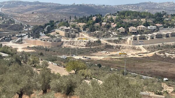 بعد عامين من الحرب... الضفة الغربية بين مطرقة الأزمات وسندان مخططات الضم الإسرائيلية - سبوتنيك عربي