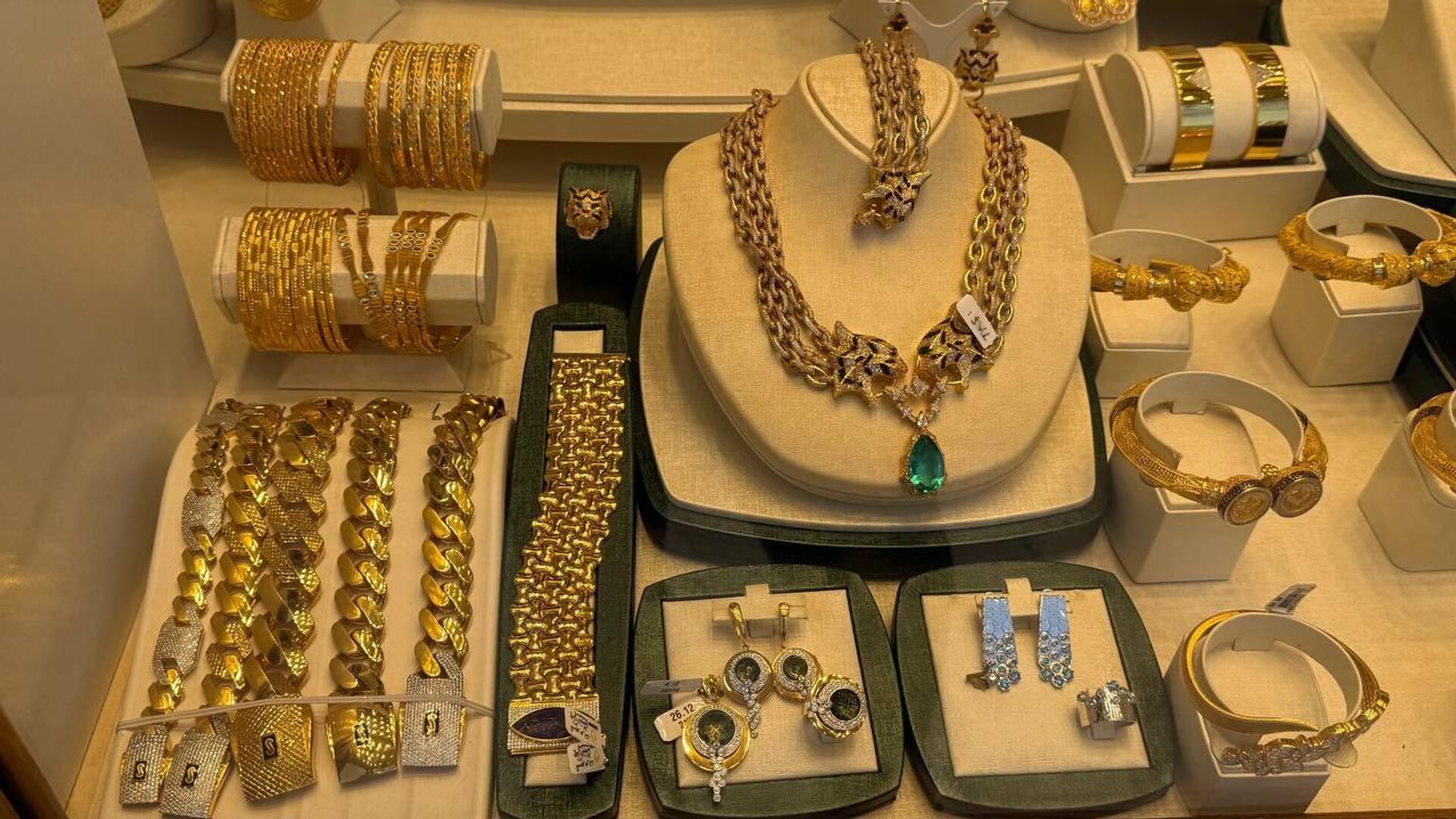 عبر مدينة الذهب... العراق يخطو نحو صناعة المجوهرات محليا - سبوتنيك عربي, 1920, 08.10.2025