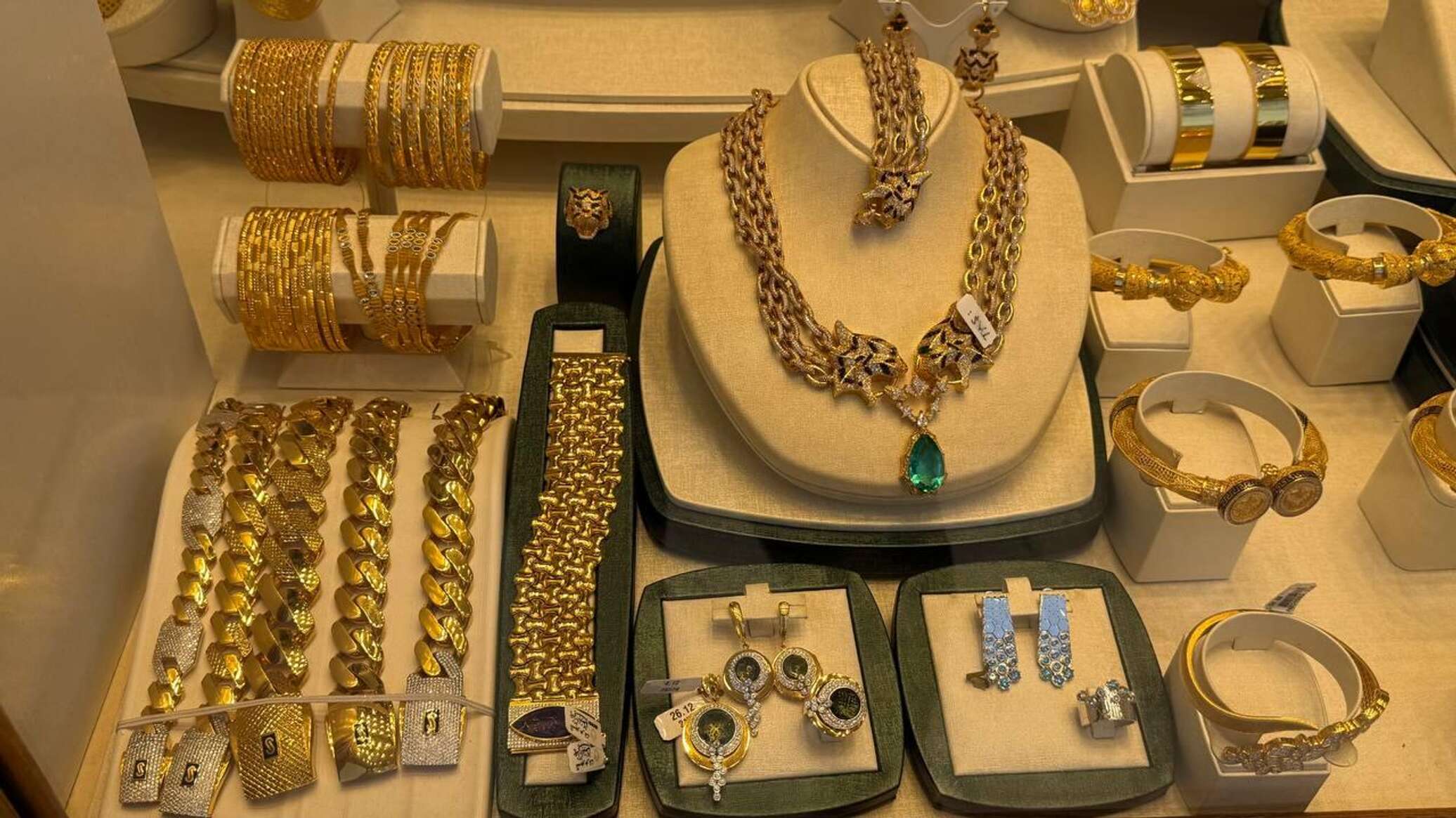 البنك الدولي يكشف توقعاته بشأن أسعار الذهب والفضة في 2026