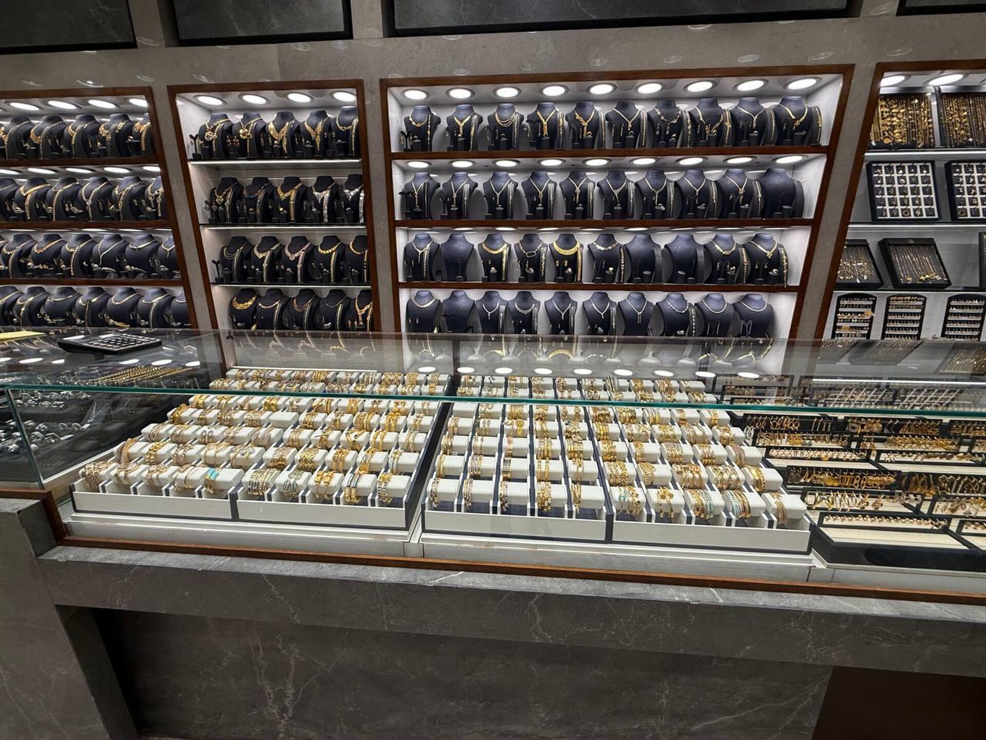 عبر مدينة الذهب... العراق يخطو نحو صناعة المجوهرات محليا - سبوتنيك عربي, 1920, 08.10.2025