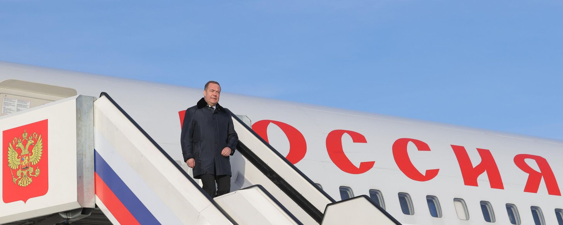 نائب رئيس مجلس الأمن الروسي ورئيس حزب روسيا الموحدة، دميتري مدفيديف - سبوتنيك عربي, 1920, 08.10.2025