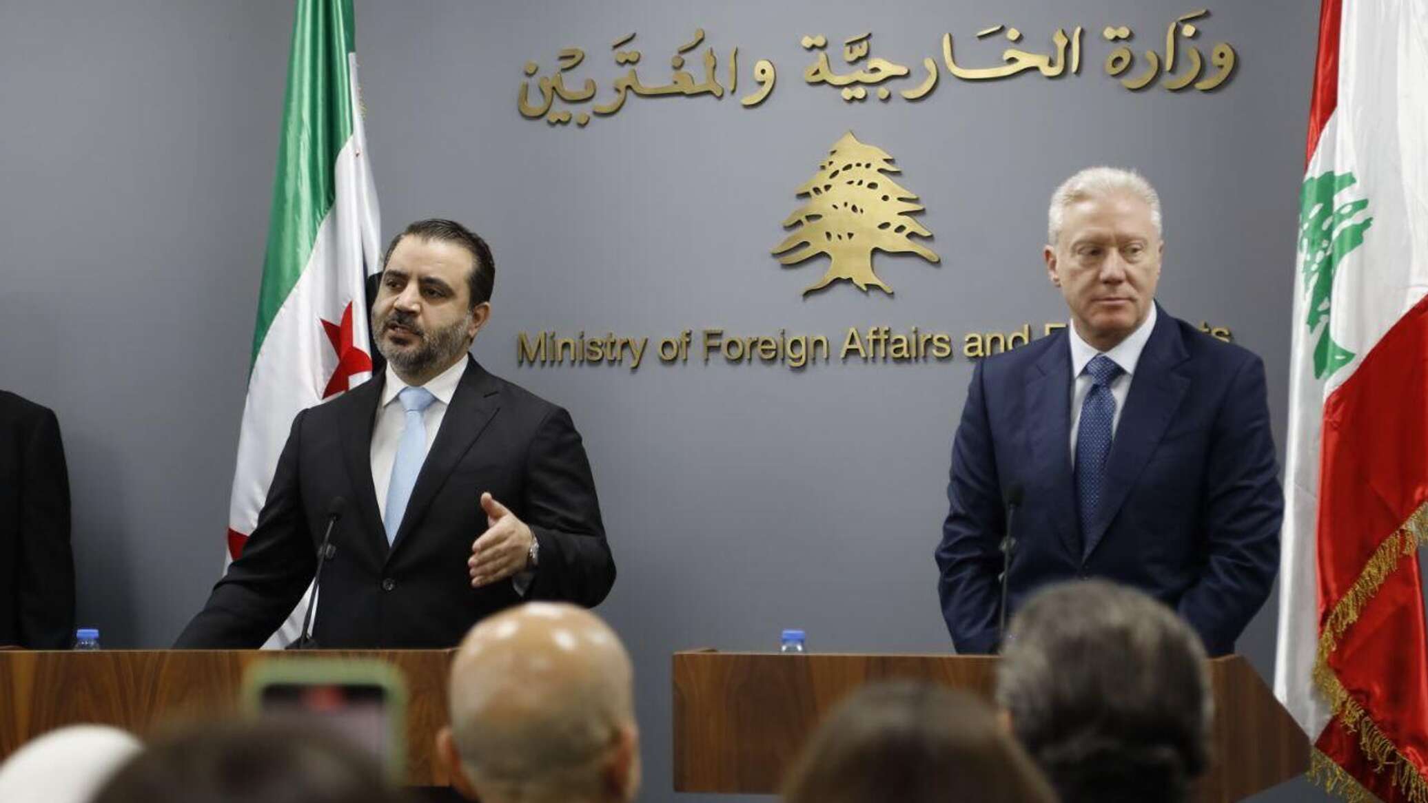 الشيباني يصل إلى بيروت في أول زيارة لمسؤول سوري كبير منذ رحيل حكومة الأسد