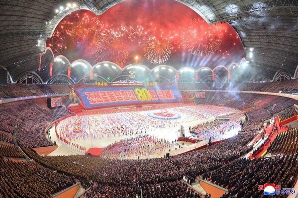 شهد الاحتفال حضورا شعبيا واسعا ومشاركة جماهيرية، مع تنظيم مميز وعروض جميلة للفرق المشاركة. - سبوتنيك عربي