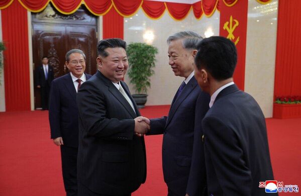 كيم جونغ أون يستقبل الأمين العام للحزب الشيوعي الفيتنامي تو لام. - سبوتنيك عربي