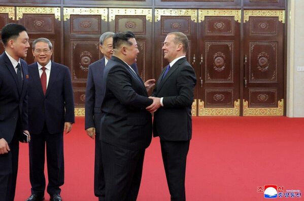 كيم جونغ أون يستقبل نائب رئيس مجلس الأمن الروسي دميتري ميدفيديف. - سبوتنيك عربي